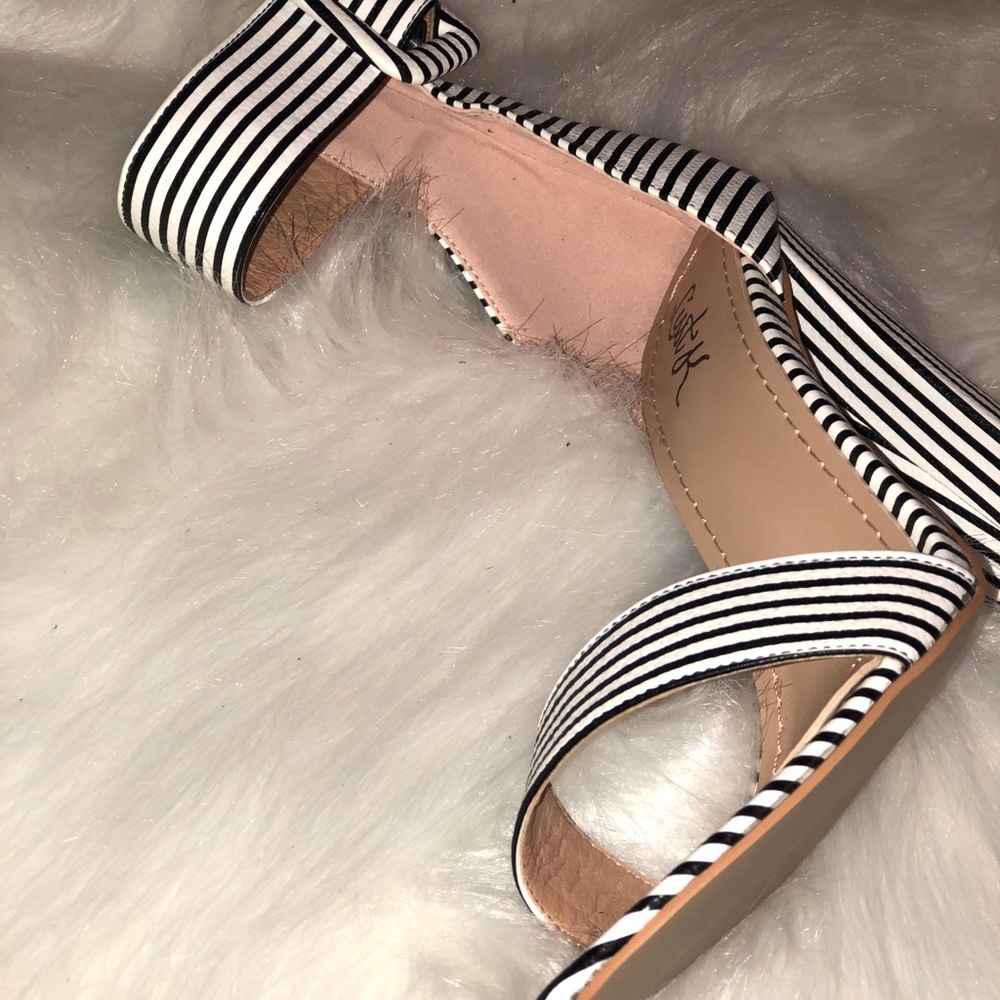 Heels - Picture 3 of 8